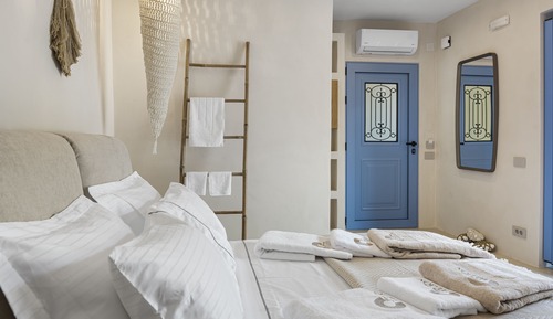 Honeymoon Suite, Partial Sea View