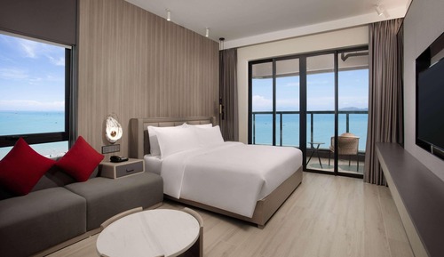 Deluxe Room, 1 King Bed, Non Smoking, Sea View
