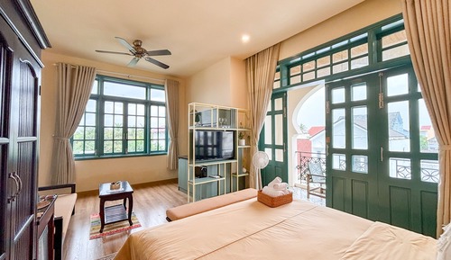 Deluxe Studio Suite, 1 King Bed, Kitchen, River View
