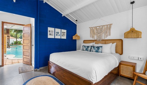 Clique Cottage with Pool Access