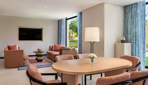 Magnifique One Bedroom Suite, Beachfront, Club Access