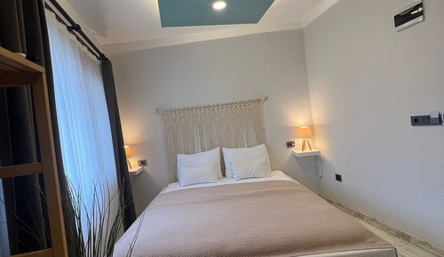 Economy Double Room, 1 King Bed