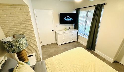 Deluxe 3-Bed 3-Bath Family Home w/ Backyard