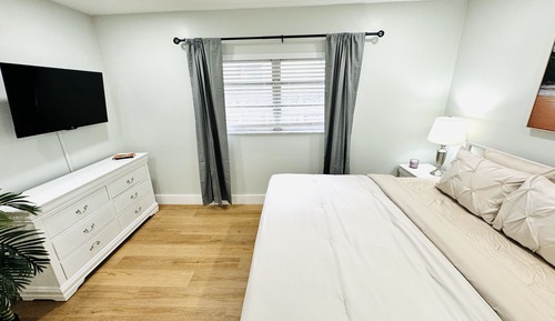 Superior 1-Bedroom King w/ Kitchen and Sofa Bed