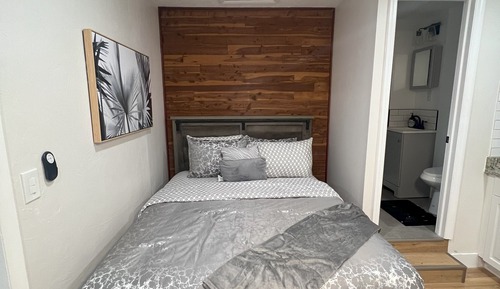 Standard Queen Studio w/ Kitchen & Den