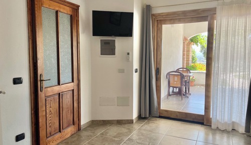 Comfort Double Room, 1 Queen Bed, Roll-in Shower, Partial Sea View