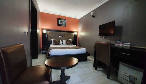 Standard Suite, Multiple Beds, Refrigerator
