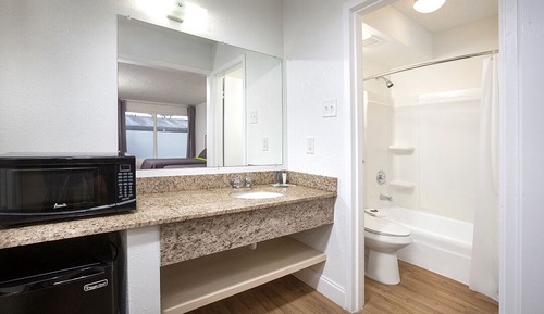 Economy Room, 1 King Bed