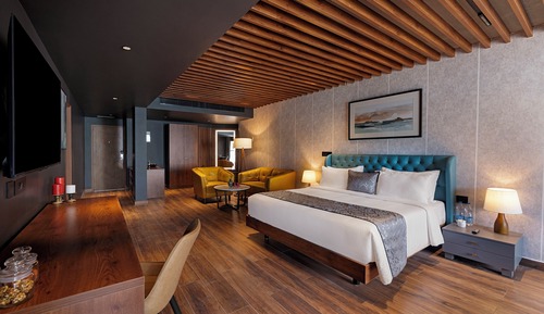 Water Fall View Presidential Suite With Balcony