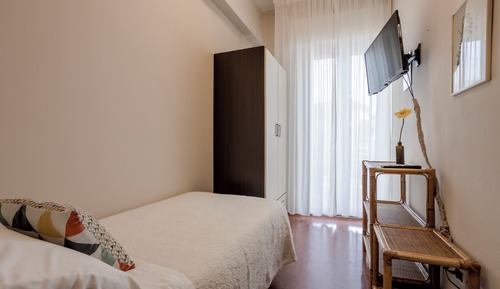 Single Room, Balcony