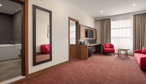 Suite, 1 King Bed, Smoking, Corner