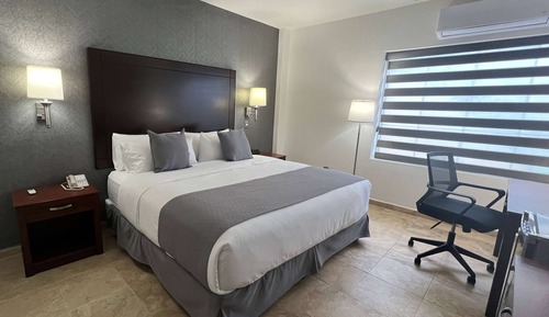 Room, 1 King Bed, Accessible, Non Smoking (Mobility)