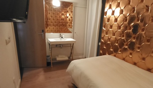 Basic Single Room, Shared Bathroom