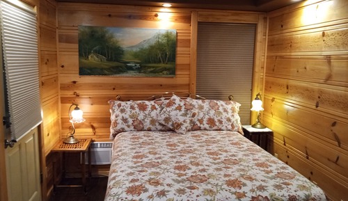 Deluxe Room, 1 Queen Bed, Balcony, Mountain View