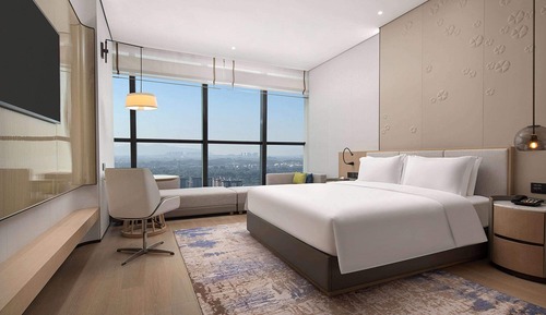 Deluxe Room, 1 King Bed, Smoking, City View