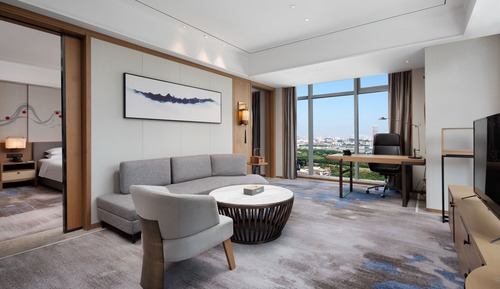 Deluxe Suite, 1 King Bed, Non Smoking, City View