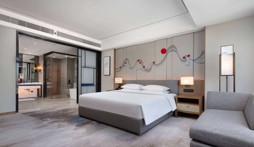 Suite, 1 King Bed, Non Smoking, City View