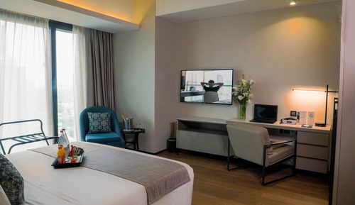 Executive Room, 1 King Bed (One Bedroom Executive Suite)