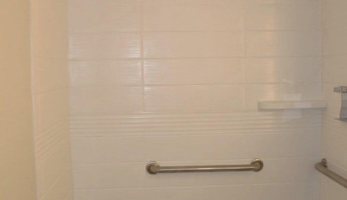 Studio, Mobility Accessible (Communications, Accessible Tub)
