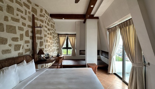 Signature Double Room, 1 King Bed, Bathtub, City View