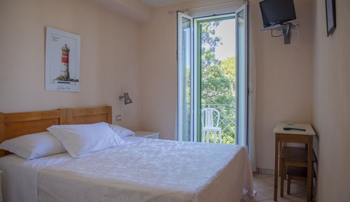 Deluxe Room, 1 Queen Bed