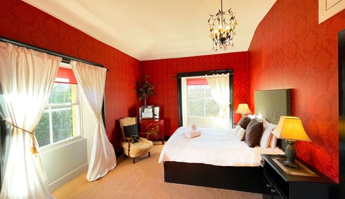 Comfort Room, 1 King Bed, Garden View