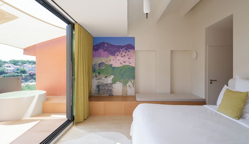 Panoramic Room