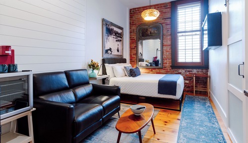 Comfort Room, River View