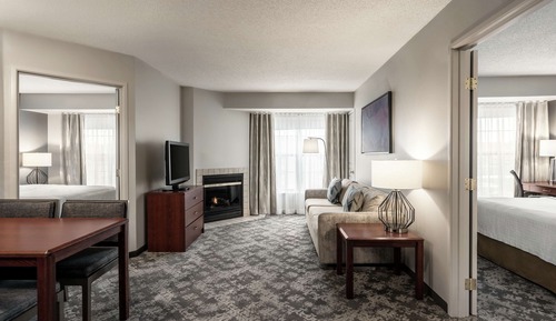Suite, 2 Bedrooms, Accessible, Non Smoking (Roll-in Shower)