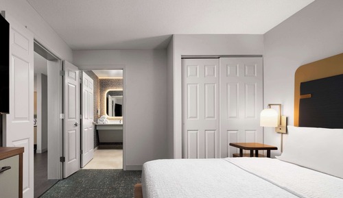 Classic Studio Suite, 1 King Bed with Sofa bed, Accessible (Mobility & Hearing, Roll-in Shower)