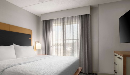 Deluxe Suite, 1 Bedroom, Kitchen (1 King Bed)