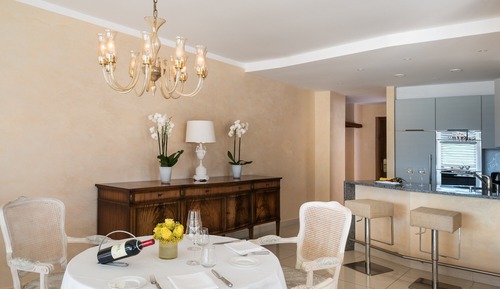 Lifestyle Suite, Lake View