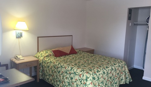 Standard Room, 1 Queen Bed