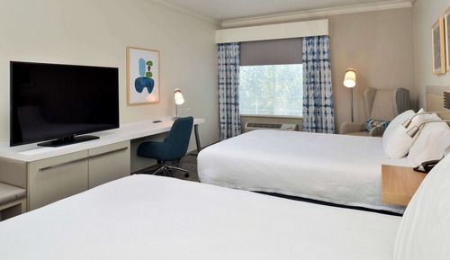 Room, 2 Queen Beds, Accessible, Bathtub