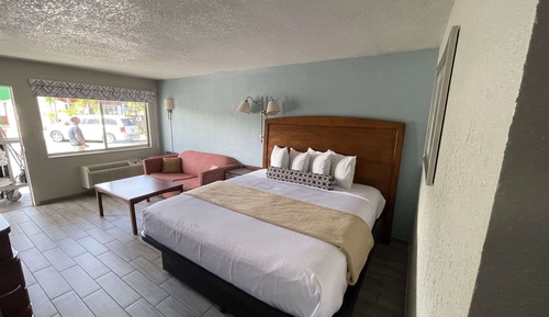 Standard Room, 1 King Bed, Non Smoking
