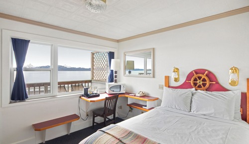 Economy Room, Bay View