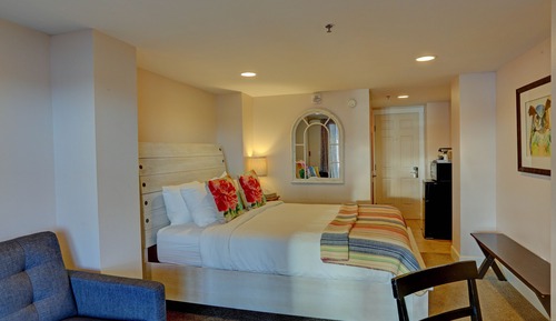 Studio, 1 Queen Bed, Partial Ocean View, Ground Floor