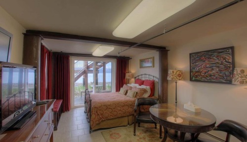 Studio, 1 Queen Bed, Partial Ocean View, Ground Floor