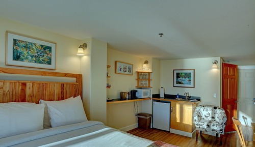 Studio, 1 Queen Bed, Partial Ocean View, Ground Floor