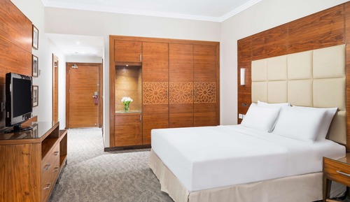 Superior Room, 1 King Bed (Pool Floor)