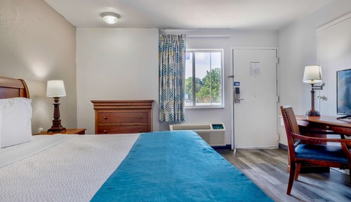 Deluxe Room, 1 King Bed, Accessible, Non Smoking