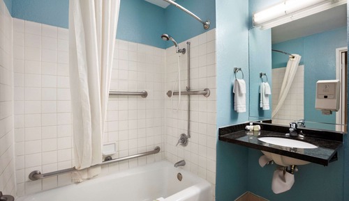 Room, 1 Queen Bed, Accessible, Non Smoking (Mobility/Hearing)