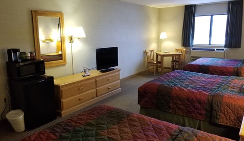 Family Room, 3 Queen Beds