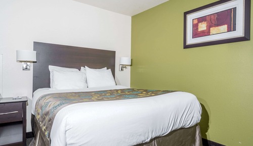 Standard Room, 1 Queen Bed