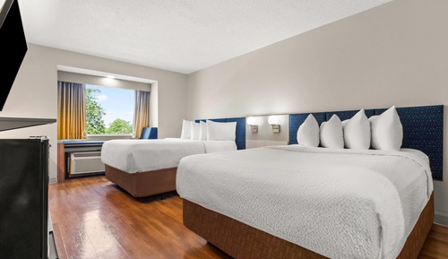 Room, 2 Queen Beds, Accessible, Non Smoking (Roll-In Shower)