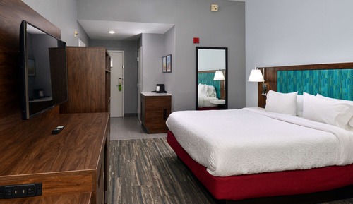 Suite, 1 King Bed, Accessible, Non Smoking