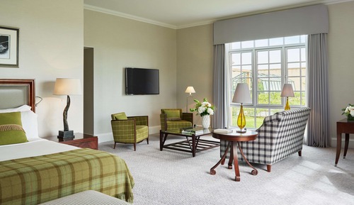 Deluxe Suite