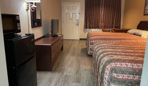 Standard Room (2 Full Beds)
