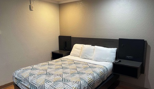 Standard Room, 1 Queen Bed, Accessible, Non Smoking