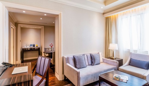 Executive Suite - SIGNATURE LOUNGE PRIVILEGES